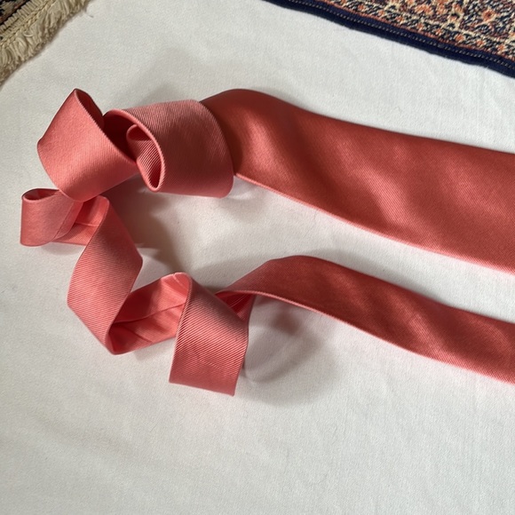 Turnbull & Asser hand made in England solid pink twill Silk tie - Picture 4 of 5